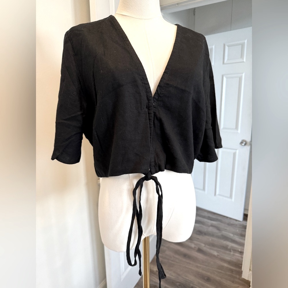 Abercrombie & Fitch Black Tie-Front Cropped Top – Size Large 🖤